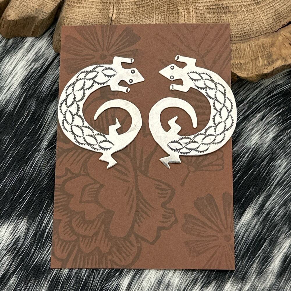 1990s Native American NAVAJO Sterling Silver Lizard Earrings Decorative Stamps